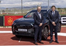 Pedro Calef, CEO de EBRO Motors; y Rafael Louzán, presidente de la RFEF