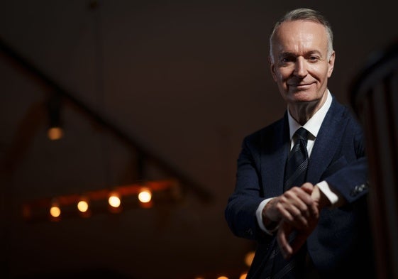 Andrew O'Hagan, autor de 'Caledonian Road', posa en un hotel de Madrid.