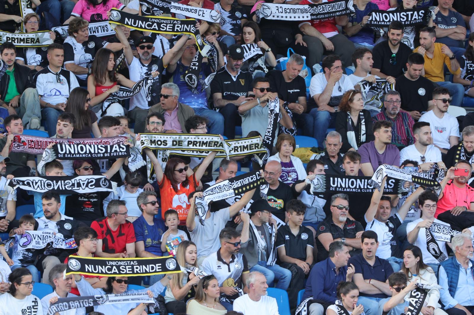 Unionistas-Tarazona en la grada: llenazo, desmayo y una afición volcada