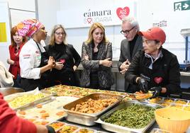 Camarero (en el centro de la imagen) en su visita de este miércoles a Alicante