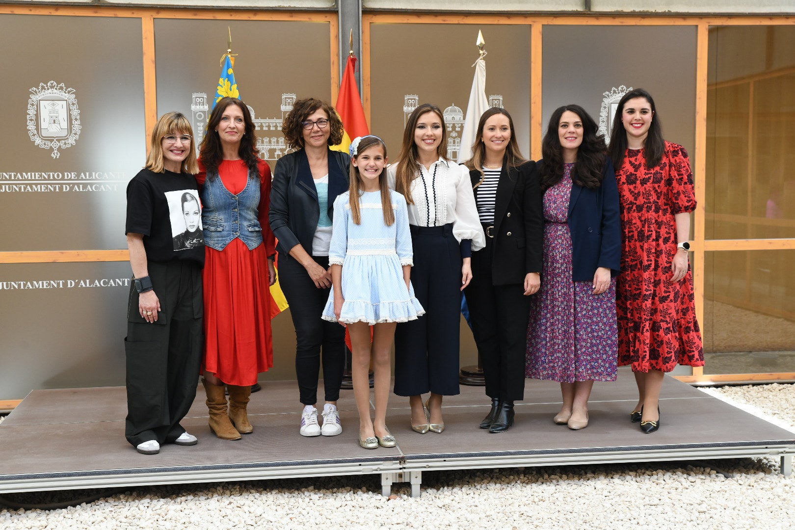 Alicante recibe a sus belleas del foc y dames d&#039;honor
