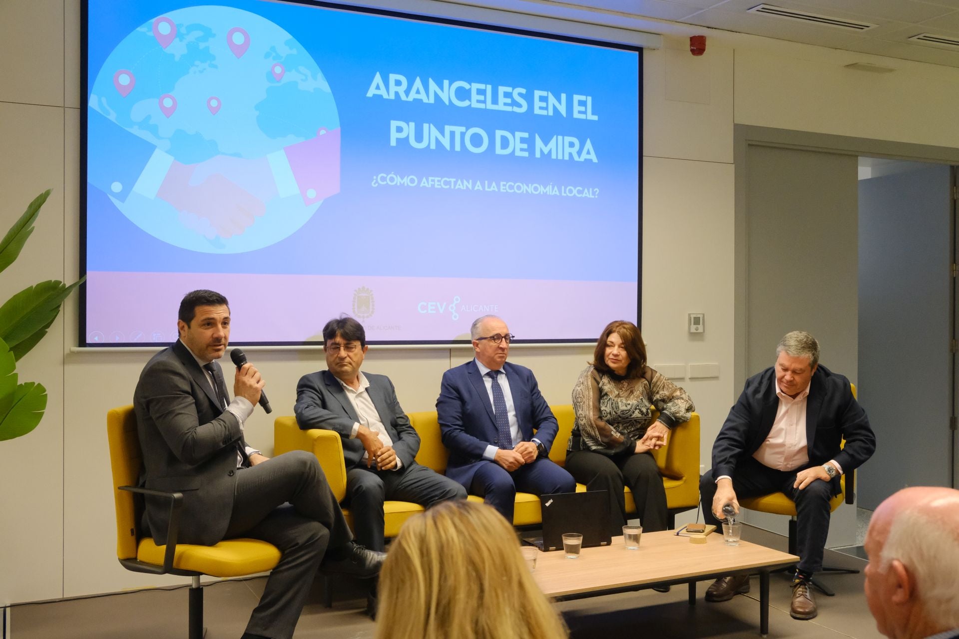 La jornada empresarial de CEV sobre la guerra de aranceles, en imágenes