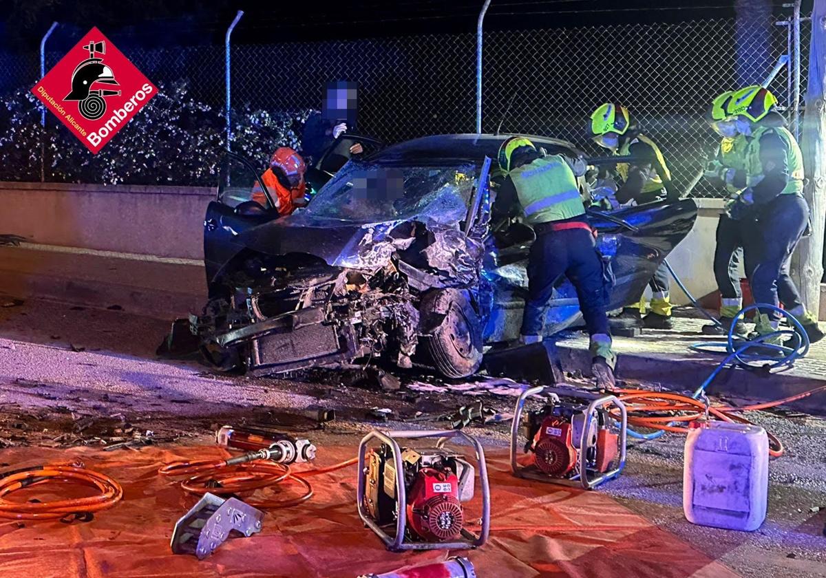 Cuatro heridos en un accidente entre dos coches en Elche