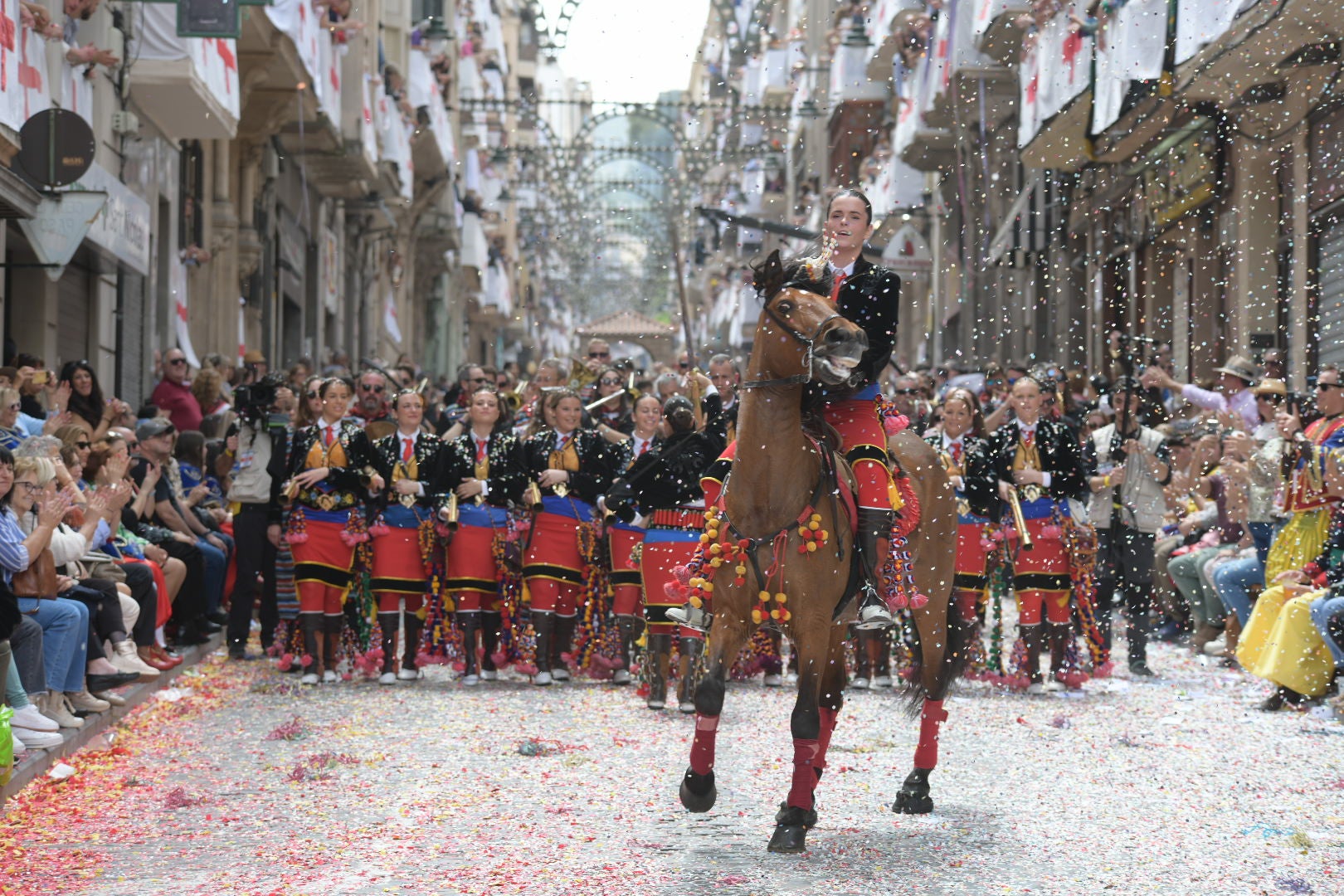 Los contrabandistas culminan la Entrada cristiana de Alcoi