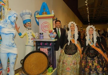 La exposición del ninot abre con una pizca más de crítica, a la alicantina
