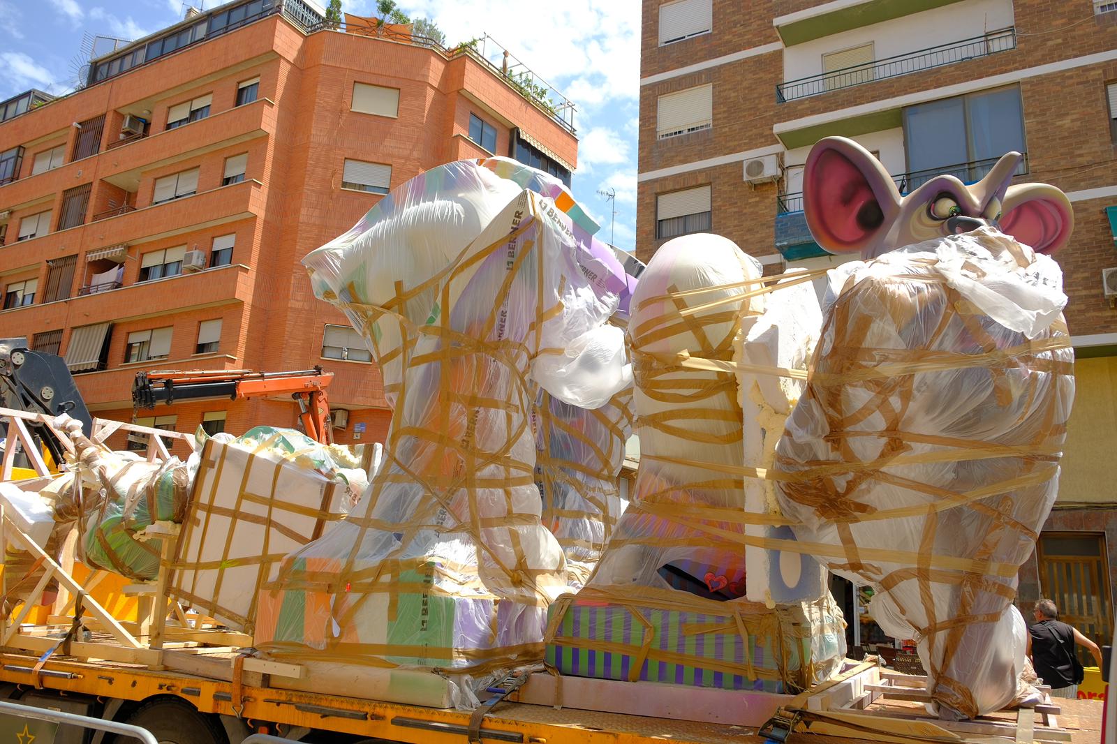 Las Hogueras toman ya las calles de Alicante