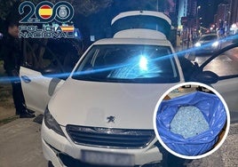 Turismo que emplearon para huir/Bolsa llena de éxtasis.